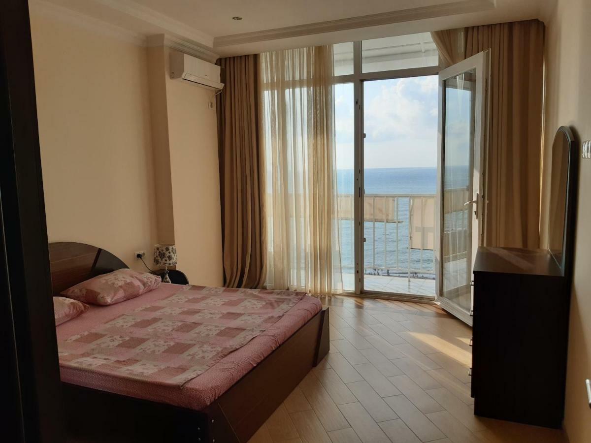 Apartamento Beautiful House By The Sea Batumi Exterior foto